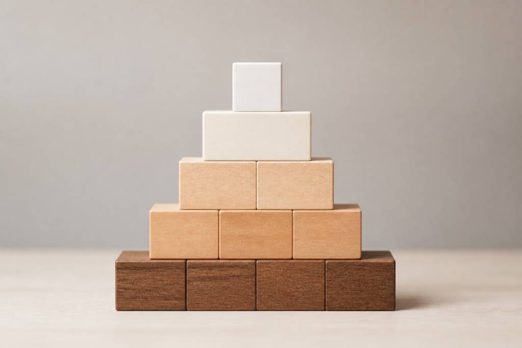 Pyramide de maslow : définition, niveaux et besoins expliqués